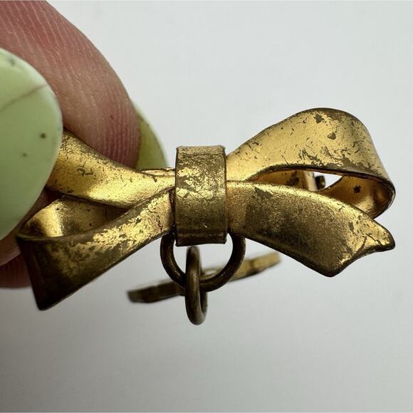 2 1/2” VTG Unsigned Gold Bow Ribbon Pendant Brooch Pin Mary Jesus Prayer Jewelry - Picture 5 of 7